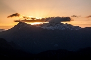 L'ultima alba di aprile dal PIZZO CERRO il 31 aprile 201 - FOTOGALLERY